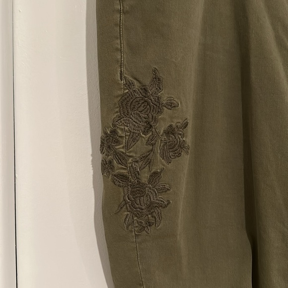 Torrid 26 Plus Olive Green Jeans - Picture 5 of 8